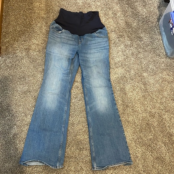 Old Navy Medium Wash Maternity Jean - Picture 1 of 5